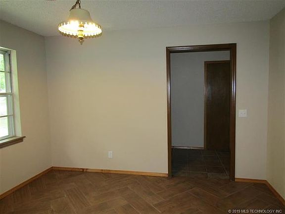 3rd image of 310 Tanglewood Dr