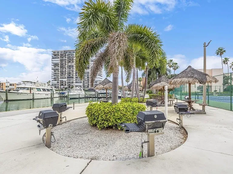 7425 Bay Island Dr S #203 — Photo 24