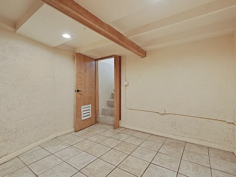 324 Flora St — Photo 23