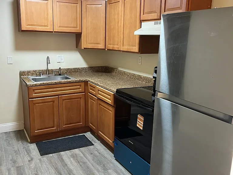 414 E 4th St #1 — Photo 1