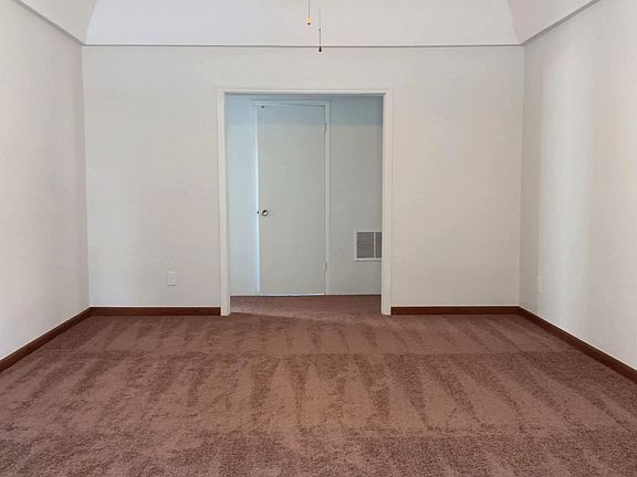 3rd image of 465 74th Ave N
