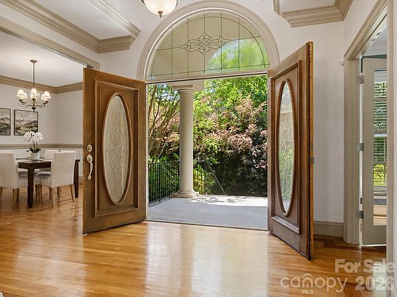 3rd image of 707 Mayfield Ct