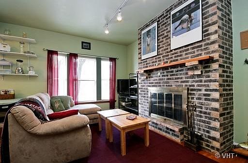 2nd image of 946 W Oakdale Ave #2