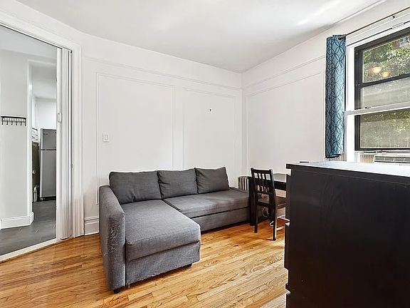 3rd image of 3115 Broadway APT 22