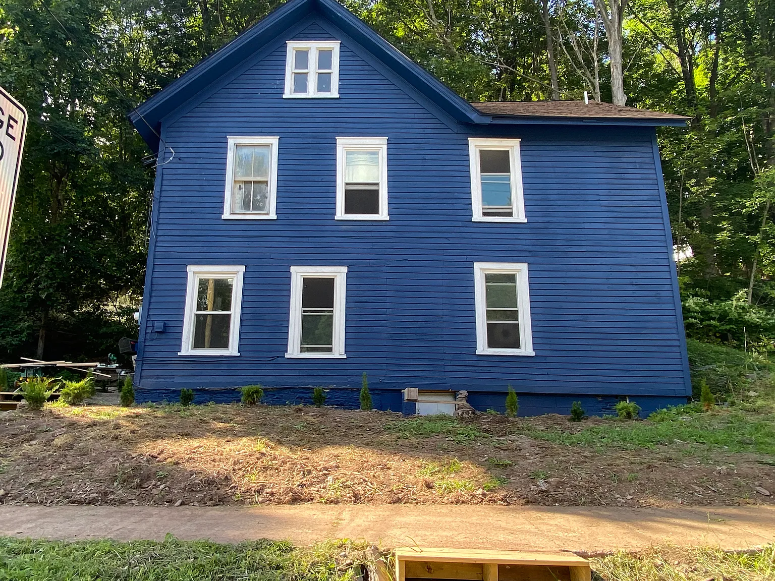 5 bed, 2400 sqft, $975 — Photo 3