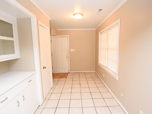 3rd image of 2152 Evelyn St