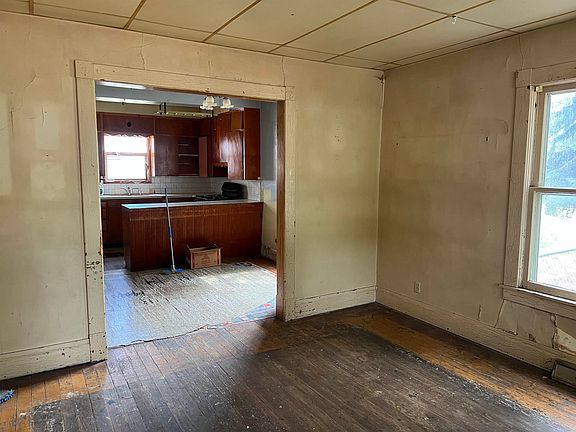 5th image of 503 E 10th St