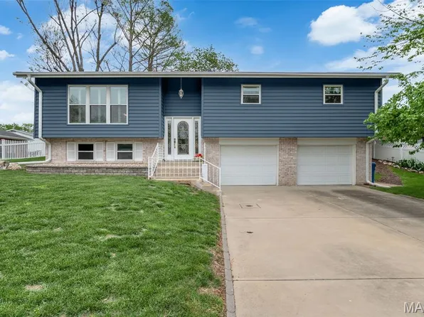 820 Treadway Ave, Saint Charles, MO 63301