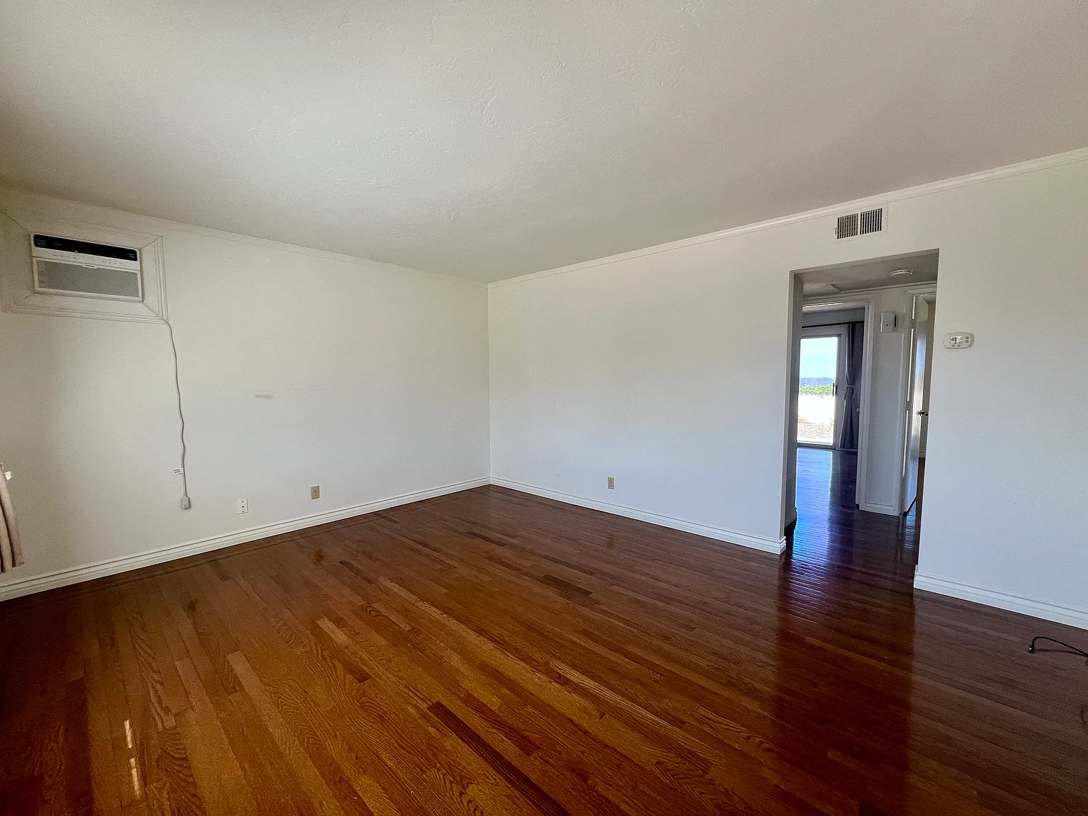 2 bed, 827 sqft, $2,695 — Photo 3