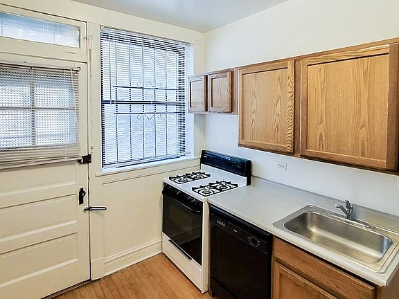 3rd image of 3512 N Greenview Ave #2N