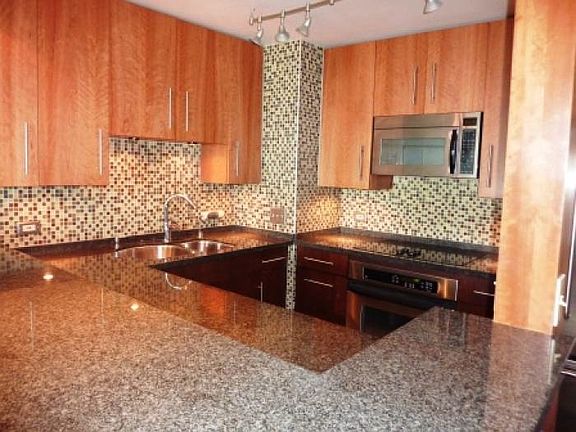 5th image of 1250 N La Salle Dr APT 1402
