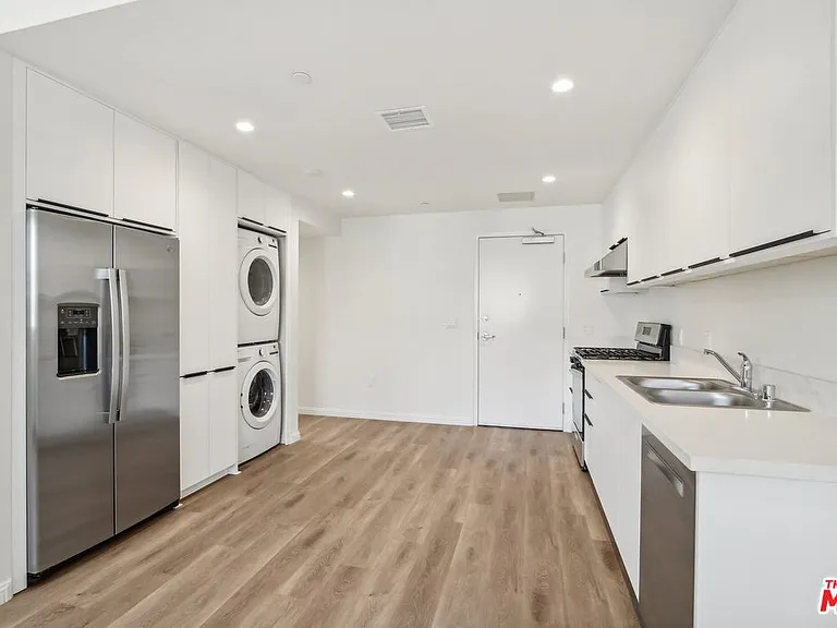 951 S Wilton Pl #201 — Photo 5