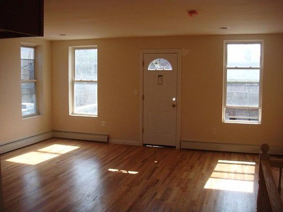 3rd image of 2727 Barnes Ave