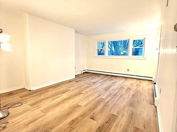 3rd image of 473 Wilbur Ave #1