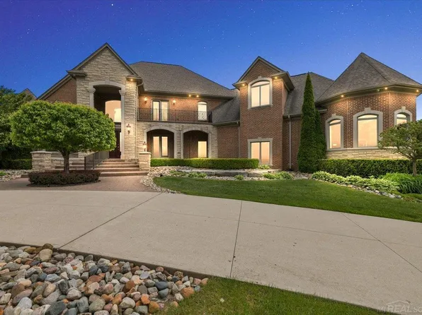 54245 Queensborough Dr, Shelby Township, MI 48315
