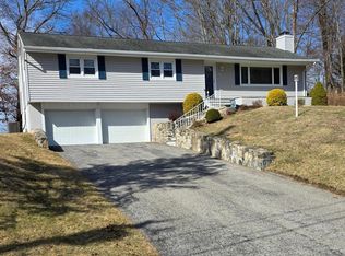 26 Valley View Rd, Brookfield, CT 06804