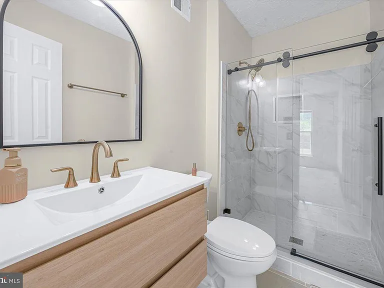 11304 Southlakes Dr — Photo 15
