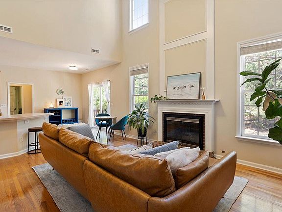 3rd image of 2 Waterview Ct