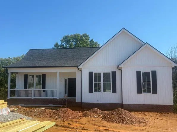 1099 New Market Loop, Forest, VA 24551