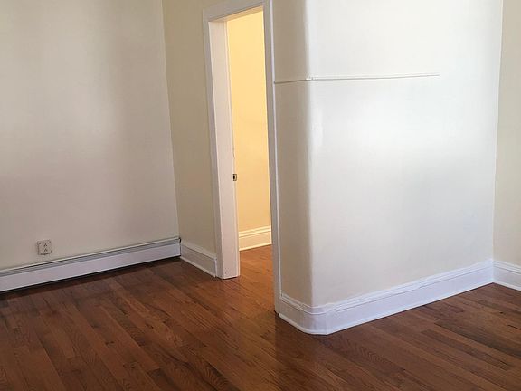 3rd image of 10 Depot Sq #1R