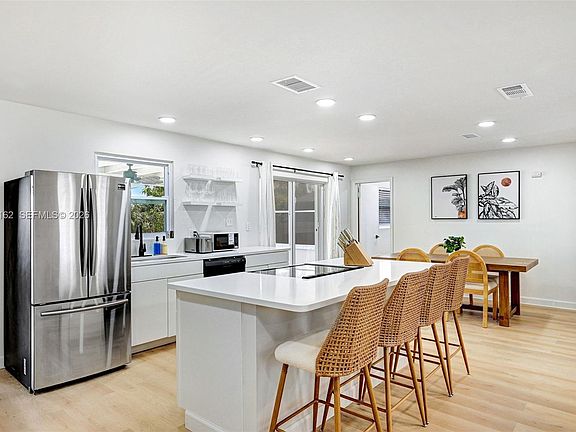 3rd image of 1435 Anchor Ln