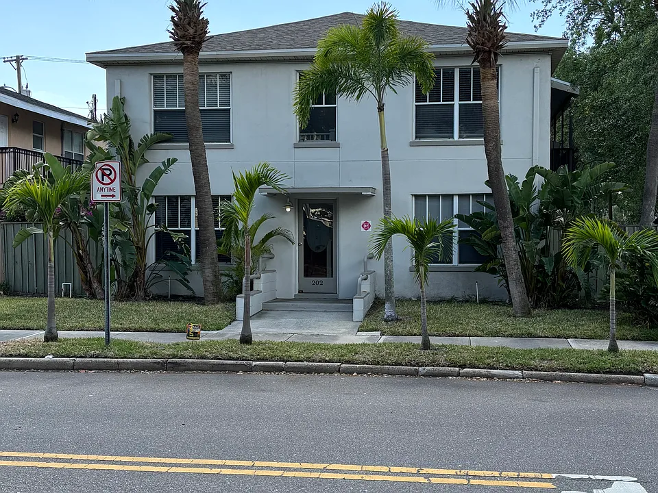 202 Columbia Dr #2