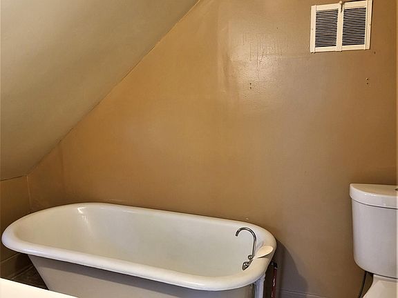 5th image of 134 Dartmouth Ave Floor 2