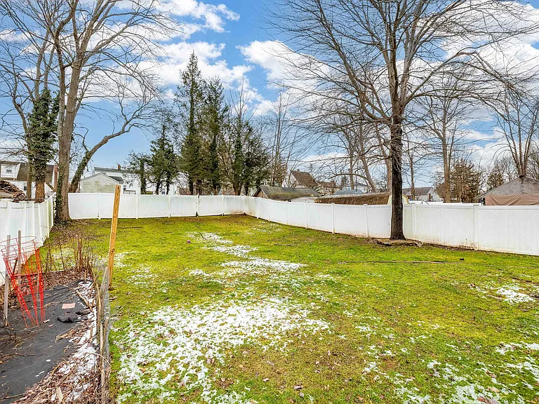 31 Stoddard Ave — Photo 5