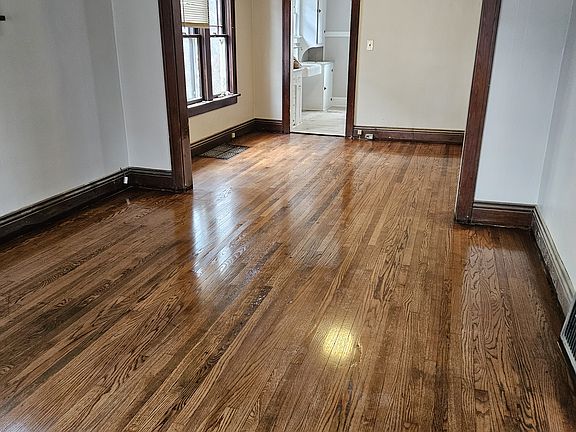 4th image of 836 W Forest Ave