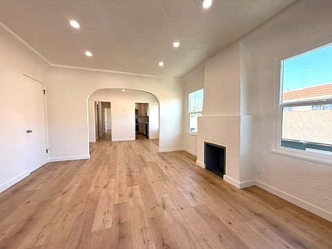 5th image of 441 1/2 W Lexington Dr