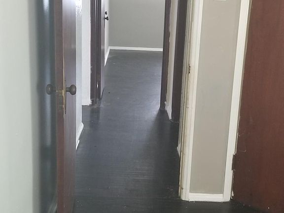 4th image of 15 W Maplewood Ave #B