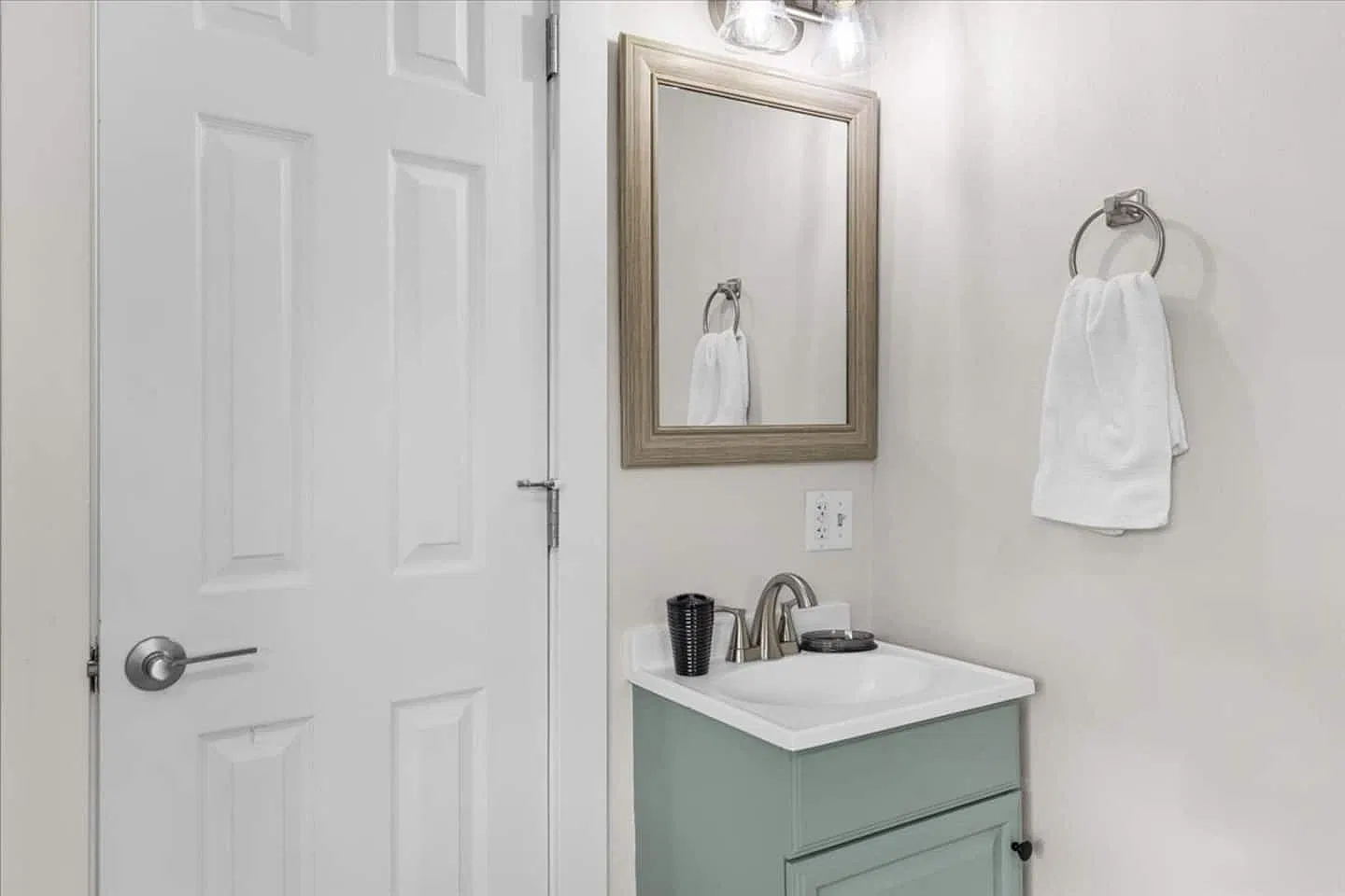 1 bed, $1,300 — Photo 3