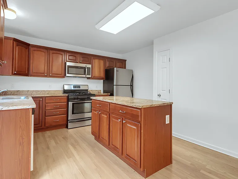 491 Main St #12 — Photo 4