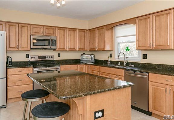 3rd image of 287 Vanderbilt Blvd