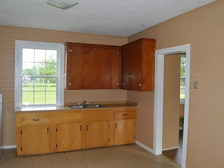 1834 Bayou Rd — Photo 2