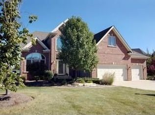 2775 Ginger Woods Dr, Aurora, IL 60502