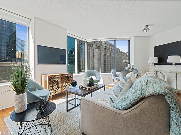 3rd image of 400 N La Salle Dr APT 1407