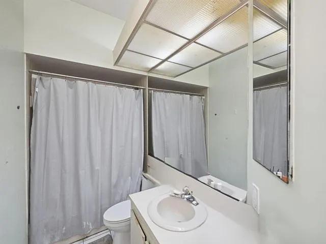 1239 Sussex St — Photo 5