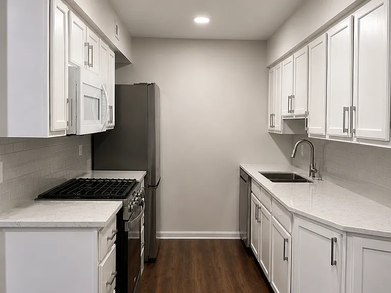 1611 N Windsor Dr #207 — Photo 3