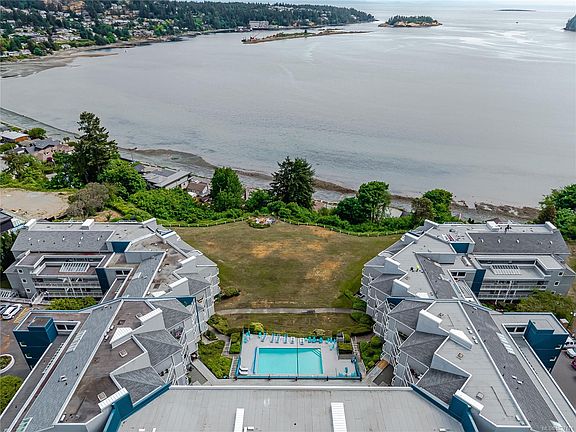 2nd image of 2560 Departure Bay Rd #601
