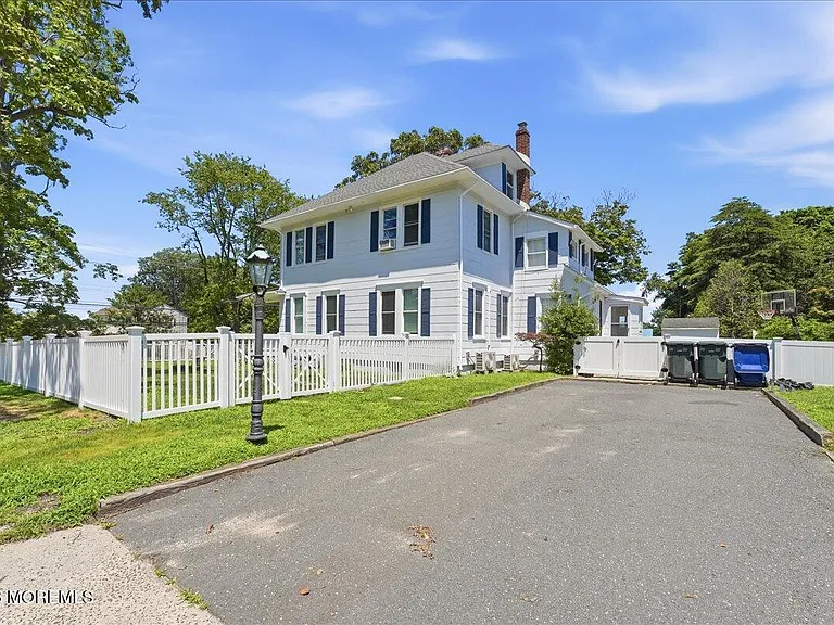 496 W Park Ave — Photo 33