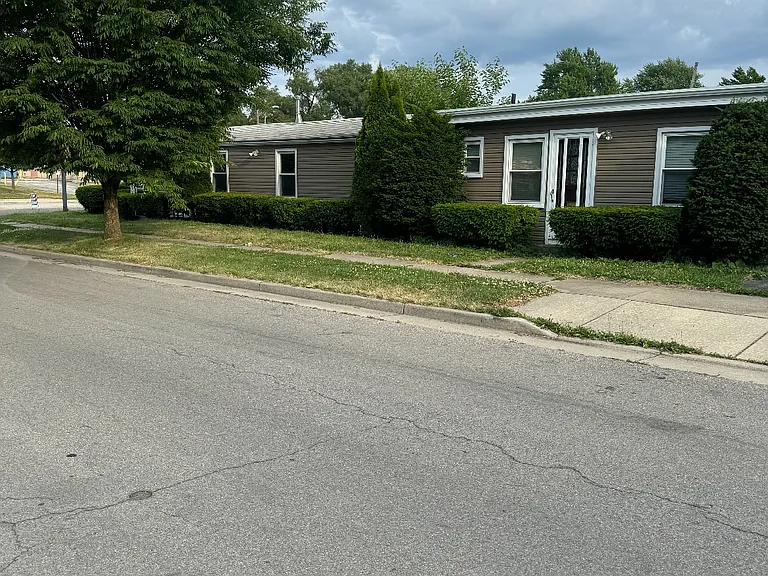 4221 Lewis Ave — Photo 3