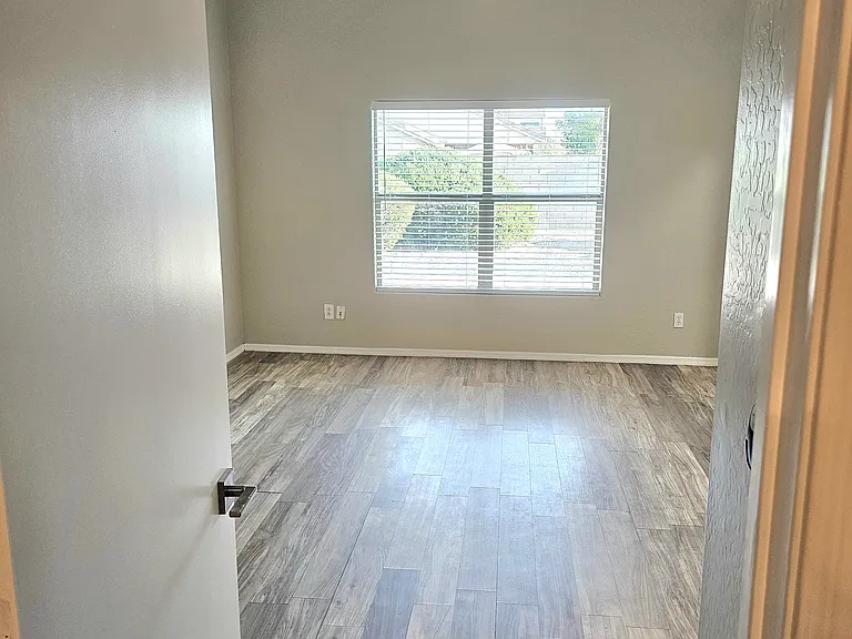 1111 E Chelsea Dr — Photo 20