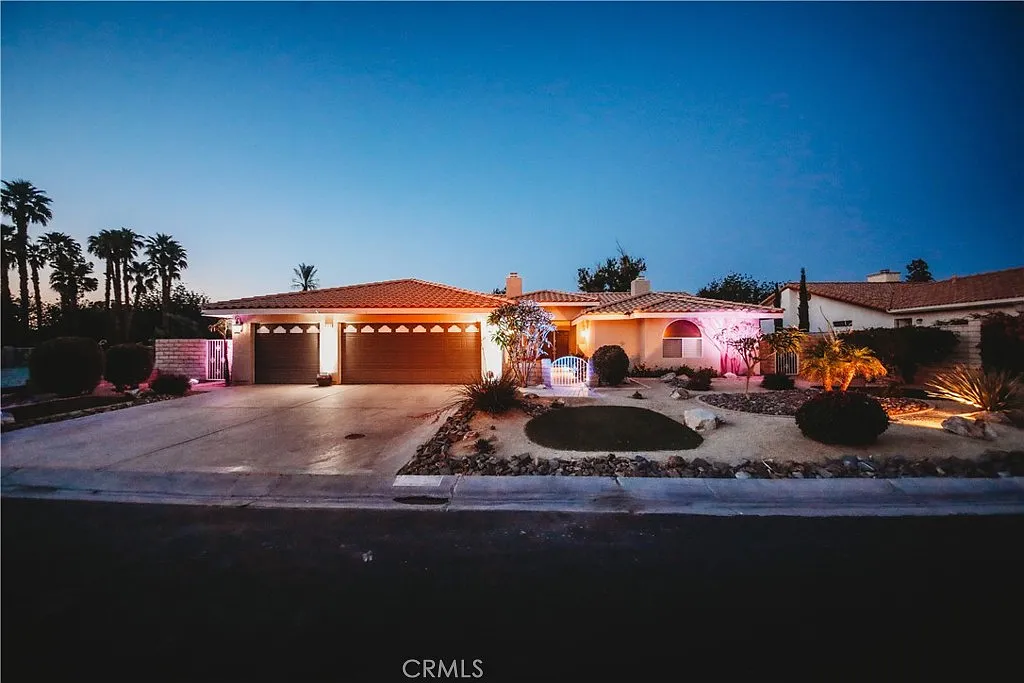 3 bed, 2.5 bath, 2071 sqft, $3,950 — Photo 2