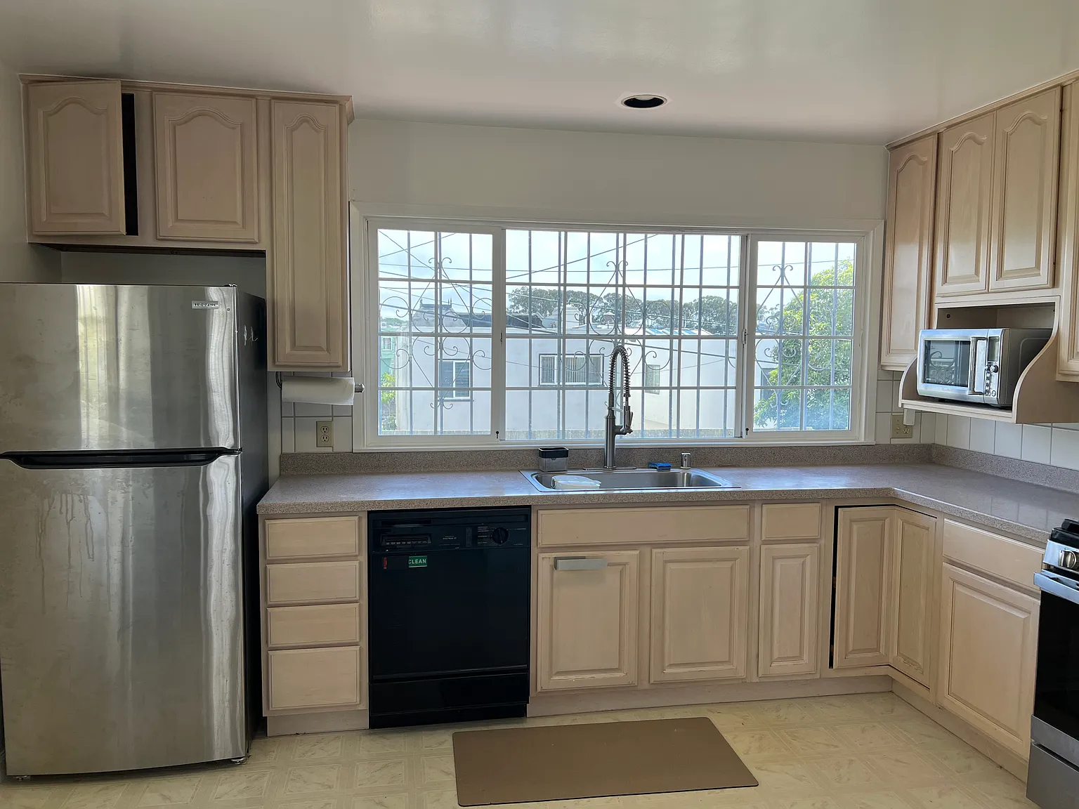 2 bed, 1207 sqft, $6,000 — Photo 3