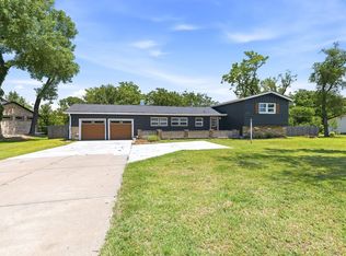 1520 S Andover Rd, Andover, KS 67002