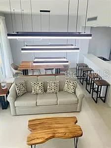 2 bed, 2.0 bath, 2082 sqft, $6,500 — Photo 4