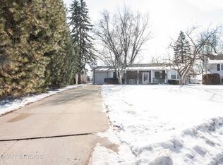 584 Commanche Ct, Carol Stream, IL 60188