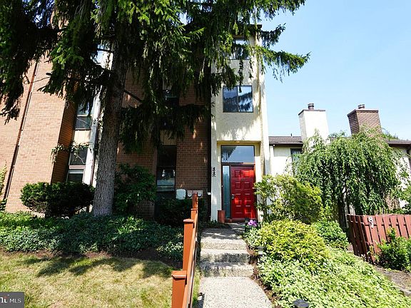 2nd image of 88 Palace Ct