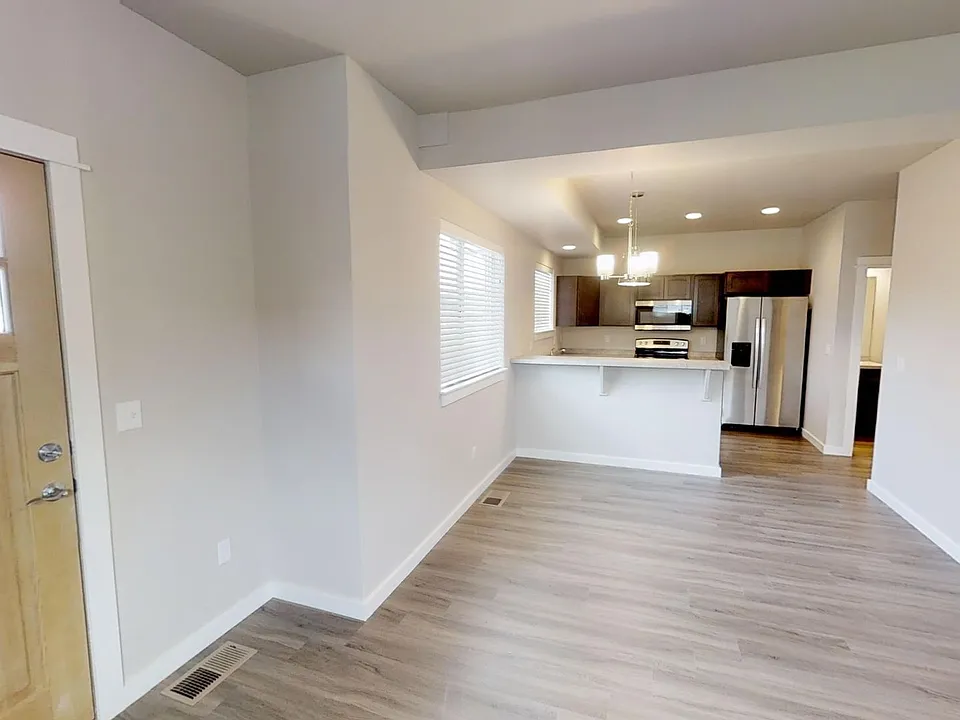 2736 Fen Way
